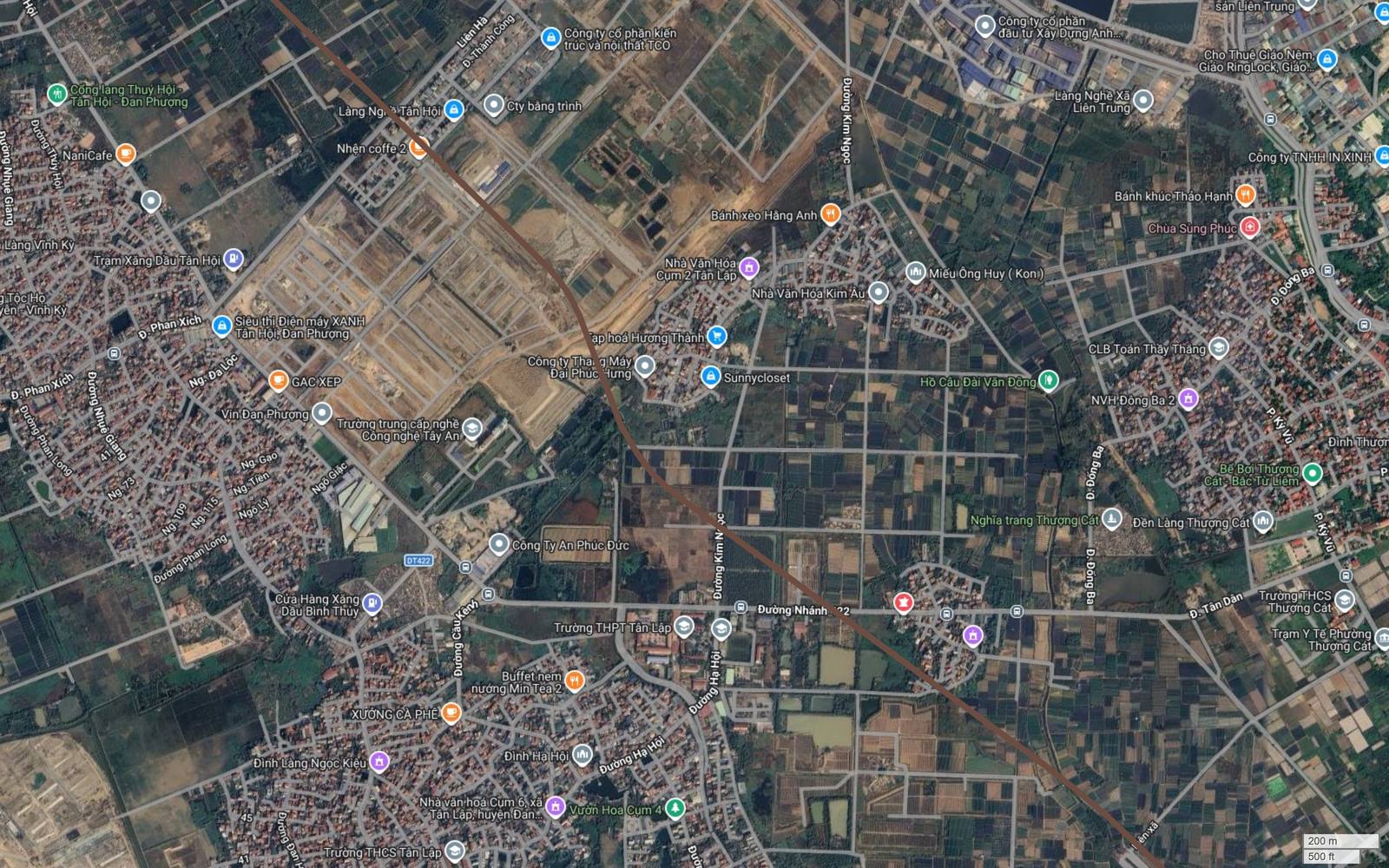 Hành lang metro số 7 cắt qua khu vực Tân Lập và tỉnh lộ DT422, ranh giới giữa huyện Đan Phượng và phường Thượng Cát của Bắc Từ Liêm trên ảnh vệ tinh